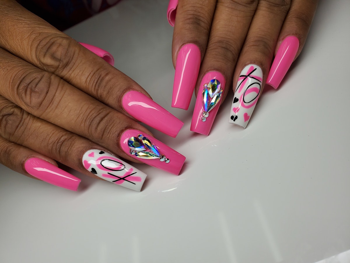 8 Romantic Valentine's Day Nail Designs